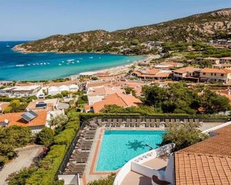 Hotel Mon Repos - Baia Sardinia - Bazén