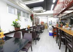 A popular condominium building in Sakaemachi!3 minute walk to Yui Rail Asato Station!Stay up to 5 people!Supermarket nearby - Naha - Restauracja