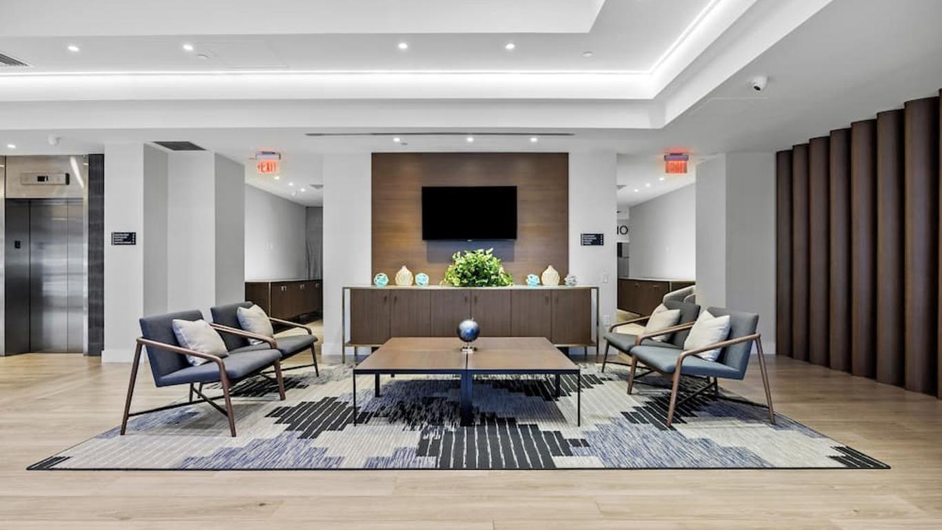 DoubleTree by Hilton New York JFK Airport