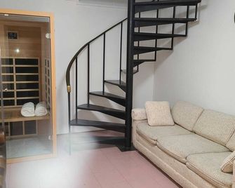 Ice Fishing Lake Nipissing, Private Cottage Lover’s Paradise - Callander - Stairs