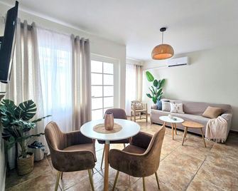 Rooi Santo Residence - Noord - Dining room