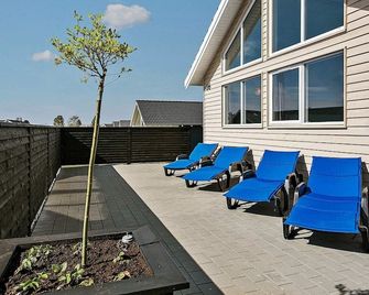 Luxury Pool Retreat by Sea - By Traum Ferienwohnungen - Bogense - Patio