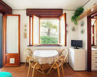 A due passi dal mare by Wonderful Italy - San Remo - Dining room