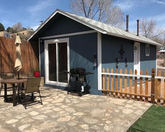 Newly Remodeled Pet Friendly Cottage - Colorado Springs - Patio
