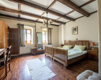Beautiful home in Radovanci with 4 Bedrooms and WiFi - Požega - Habitación