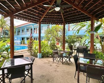 Marine Beach Bliss Ground Floor Studio - Coco - Patio
