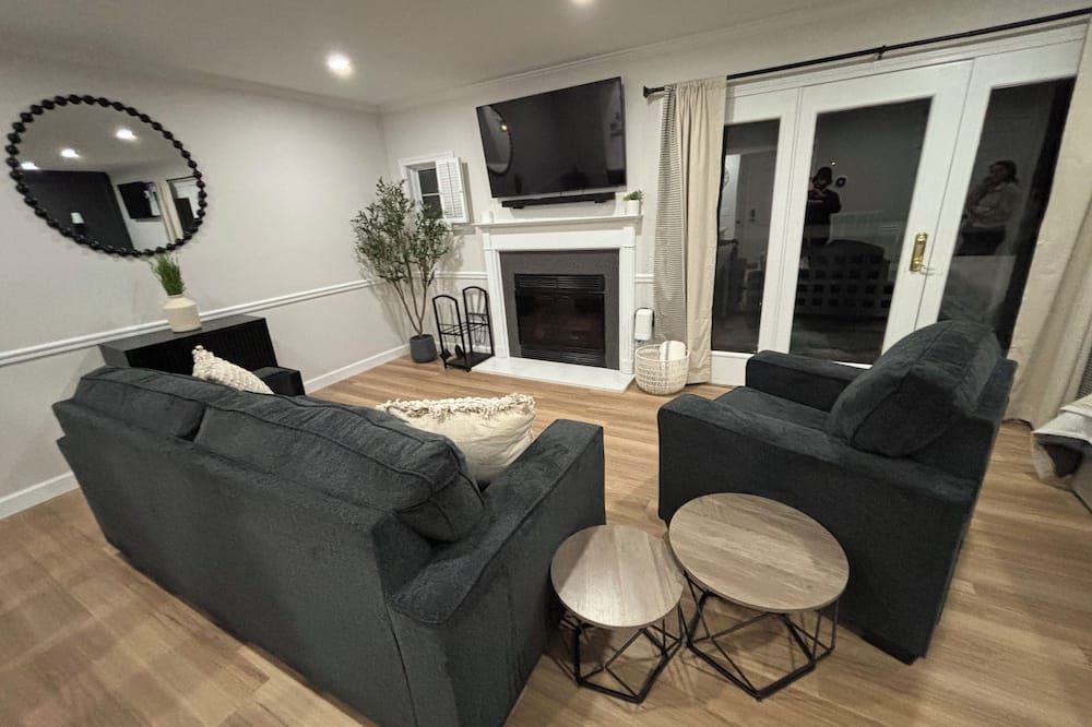 The Happy Hideaway, steps from Spa and 1 mile to Mohegan Sun - Norwich - Huiskamer