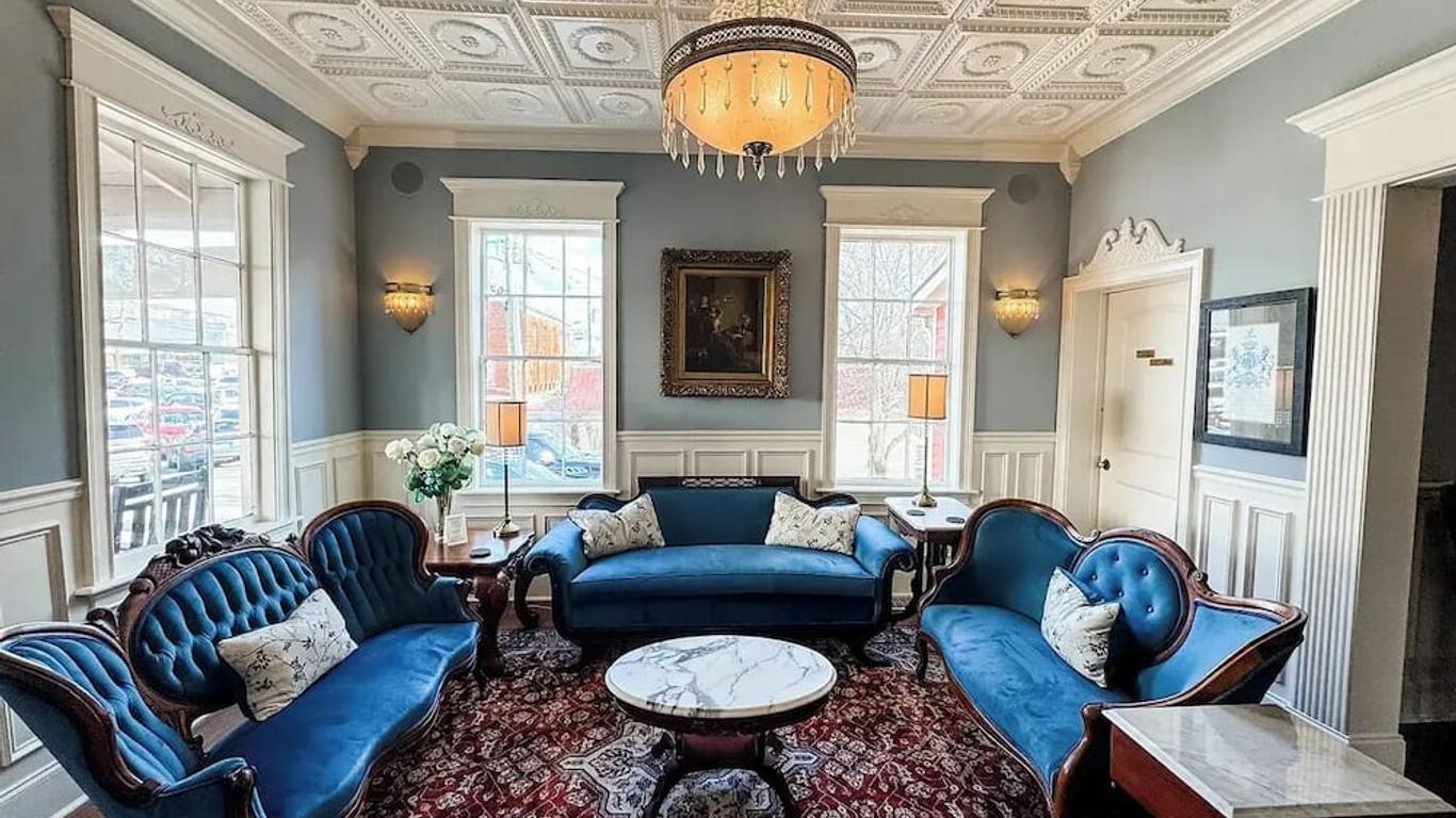 The Dahlonega Square Hotel