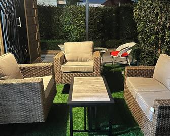 Splendid 4-Bedroom with A Pool - Athi River - Patio