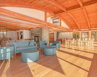 Lightwater Cove - Fulford Harbour - טרקלין