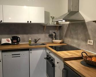 Cosy apartment - Zagreb Downtown with own parking spot in the garage - Zagreb - Kitchen