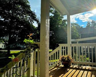 Charming Village Home with an Enchanting Backyard Oasis - Geneseo - Balcony