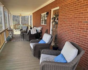 6BR Country Estate - Wrap-Around Porch, 600sf Study & Amazing Views - Villa Rica - Balcón