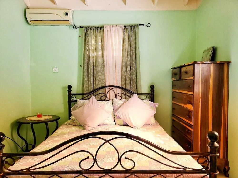 سينساشونال 2 بد روم جيتاواي إن فلورنس هول - فالماوث (جامايكا) - غرفة نوم