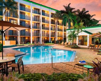 Courtyard by Marriott Fort Lauderdale East/Lauderdale-by-the-Sea - Форт-Лодердейл - Басейн