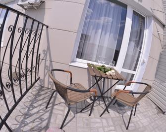 Art Hotel - Belgorod - Balcony