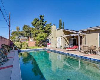 Luxury Oasis Home W/Pool & Free Parking -6 Guestsbr. Near Csun - Van Nuys - Pool