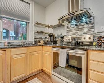 Miners Anvil - Steps to Historic District - Colorado Springs - Cocina