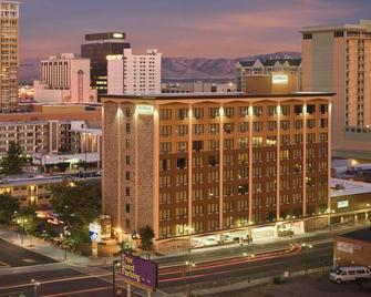 Great dining, nightlife and gaming! - Reno - Edificio