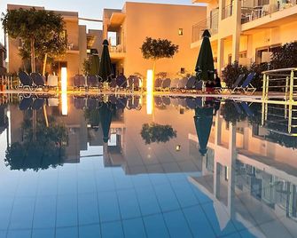 Creta Verano Hotel - Mália - Bể bơi