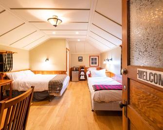 Johnston Canyon Lodge & Bungalows - Banff - Chambre