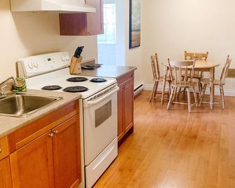 Family friendly basement suite - Nanaimo - Kitchen