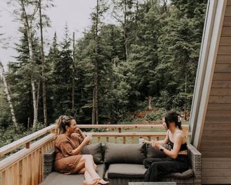 Canadian Classic - Spa - Sauna - Fire - Forest - Val-David