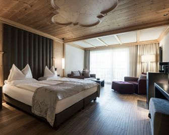 Adler Spa Resort Dolomiti - אורטיסיי - חדר שינה