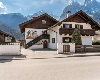 Ferienhaus Frühholz - Waxenstein - Grainau - Building