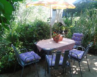 Studio apartment in Motovun - Motovun - Patio