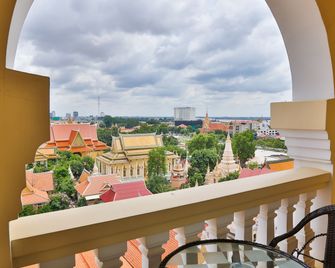 Palace Gate Hotel & Residence By Ehm - Phnom Penh - Balkon