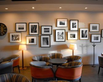 Hotel Palacio Azteca Tijuana Trademark by Wyndham - Tijuana - Lounge