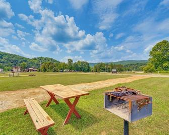 Huntsville Retreat W/ Views, Atv Authorized Route - Huntsville - Patio