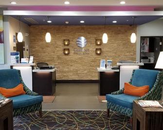 Comfort Inn & Suites Tulsa I-44 West - Rt 66 - Tulsa - Front desk