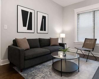 Bright & Modern 1BR in Hyde Park - Chicago - Wohnzimmer