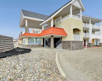 Desert Sand Resort - Avalon - Building