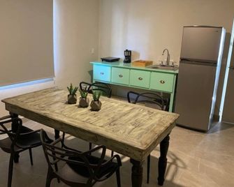 Lazaro D - In The Heart Of San Pedro - San Pedro Garza Garcia - Dining room