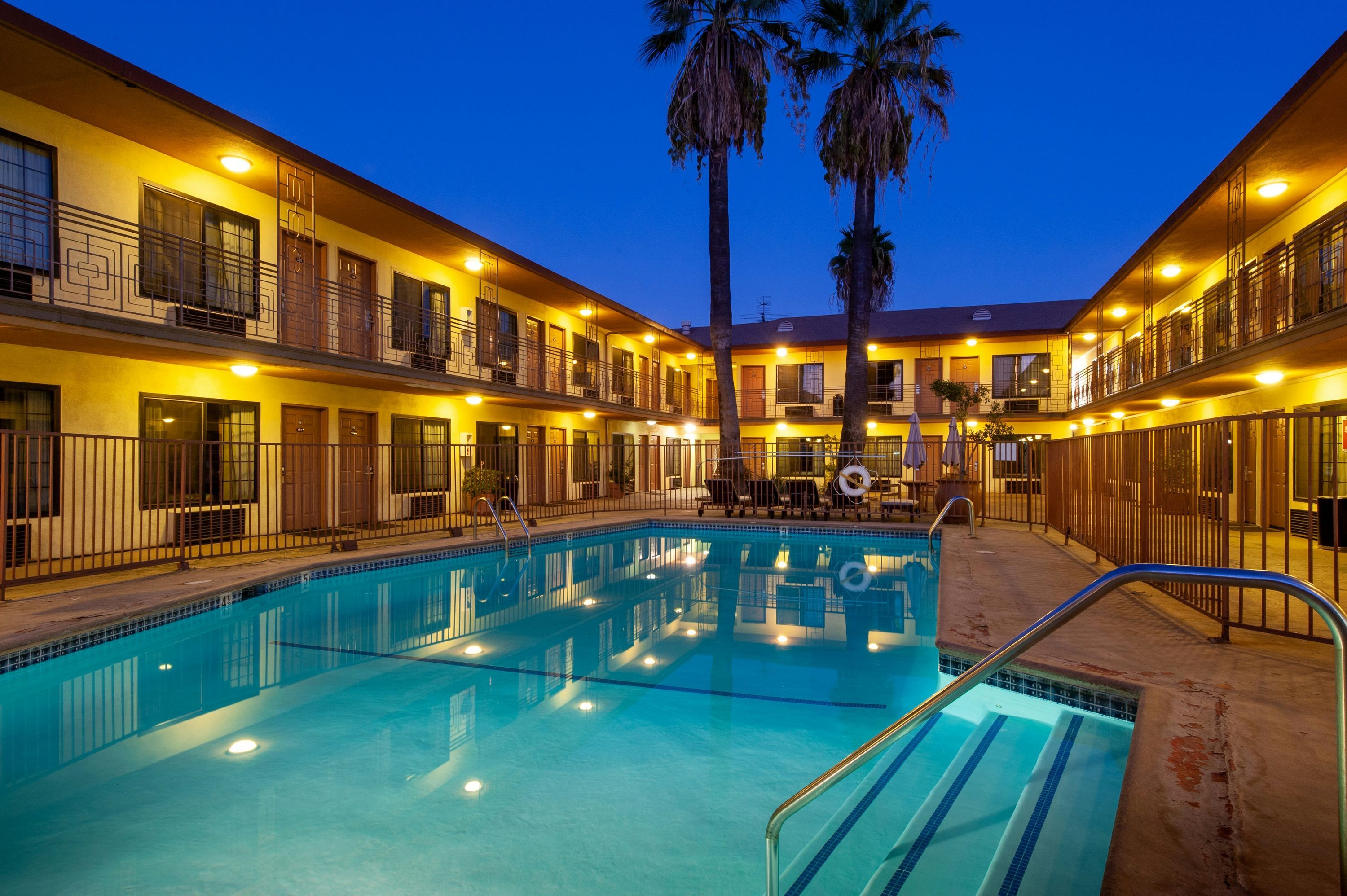 Studio City Court Yard Hotel - Los Ángeles - Pileta
