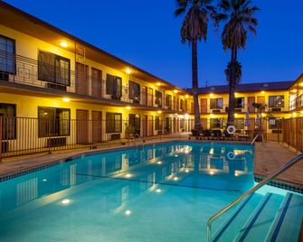 Studio City Court Yard Hotel - Los Ángeles - Pileta