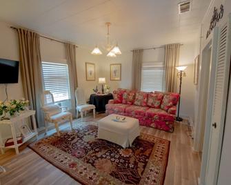 The Farm House sits on a large lot near downtown Mckinney - McKinney - Living room