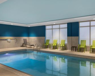 Hampton Inn & Suites by Hilton Orangeville, ON - Orangeville - Pool