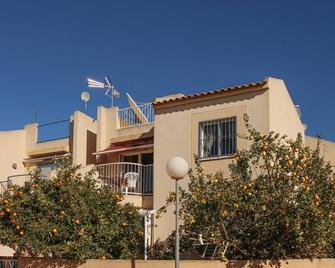 Amazing Apartment In Torrevieja - Torrevieja - Edificio
