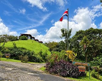 Hotel Arenal Lodge - La Fortuna - Outdoor view