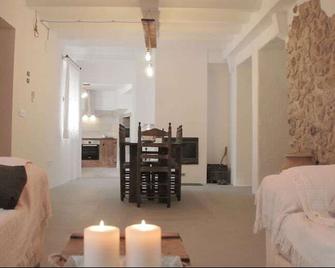 Casa Cueva Las Tinajas de Naya - Alcalá del Júcar - Living room