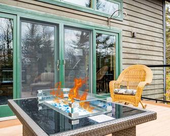 Grand Marais: Only 3min to Town, 15min to Lutsen Mt. - Accommodates 6 - Grand Marais - Patio