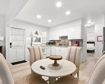 Bayside Escape - Cozy Hideaway Near Bayshore - Tampa - Cuina