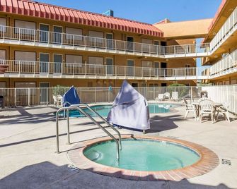 Rodeway Inn & Suites Needles - Needles