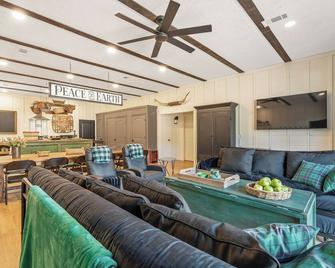 Charming 3-bedroom barn with AC and WiFi in fabulous Jacksonville - Jacksonville