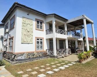 Art and Leisure-EB Hotel - Sekondi-Takoradi - Edificio
