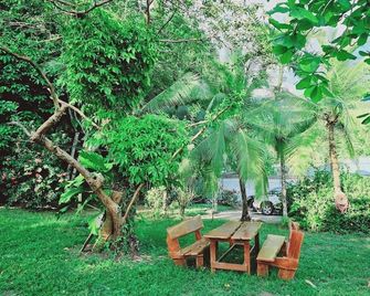 Santa Toro, private rooms close to the beach - Carmen - Patio